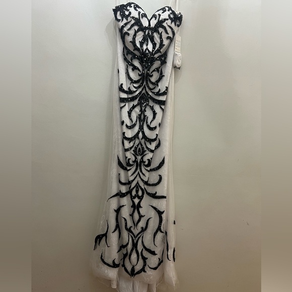 Aidan Mattox Strapless White Dress with Black Embellished Lace Detail - Picture 10 of 11